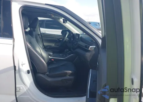 2022 Toyota Highlander Xle z USA, uszkodzony, nr VIN 5TDGZRAH3NS100935